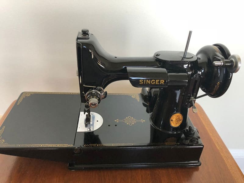 Antique Sewing Machine - Singer Blackslide Featherweight 221 1945 Sewing Machine